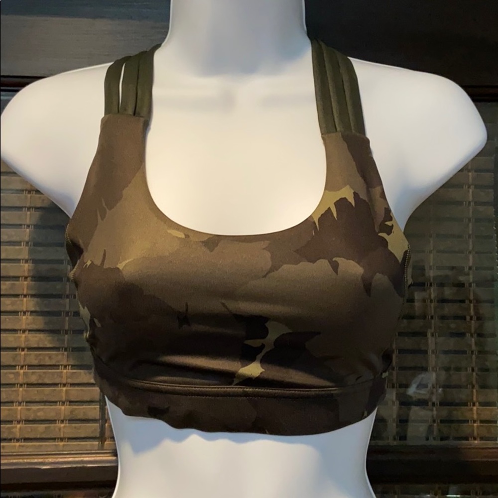 Lululemon Camo Sports Bra Size 4 Like New